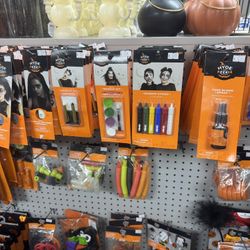 Halloween Colors And Decorating For $1