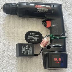 SKIL 3/8” VSR Cordless Drill - with 9.6V Battery and Charger. Great used condition. 