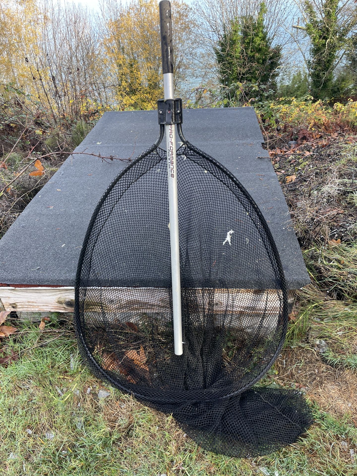 Pro-Formance telescoping Knotless fishing landing net.