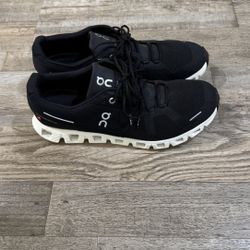 On Cloud Men’s Size 10 Running shoes