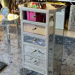 Beautiful Silver Mirrored Chest Of Drawers 37x19x14 NEW