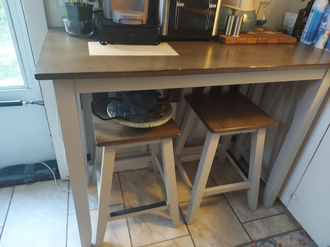 Breakfast Bar With A Fold Out Leaf And 2 Barstools