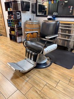 Classic Barber Chair Black and Chrome