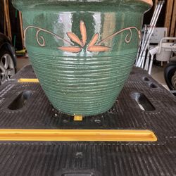 Used 8 1/2” Avocado Green Floral Ceramic Pot