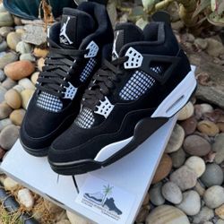 Jordan Retro 4 White Thunder Size 12