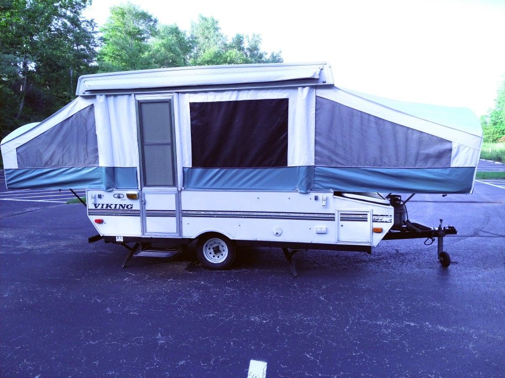 1999 Viking 2106ST