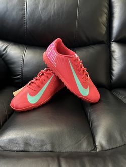Soccer cleats