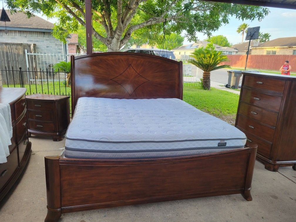 Beautiful Kingsize Bedroom Set for Sale in Edinburg, TX OfferUp