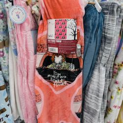 Pennywise IT Valloween Blanket 🩷🎈