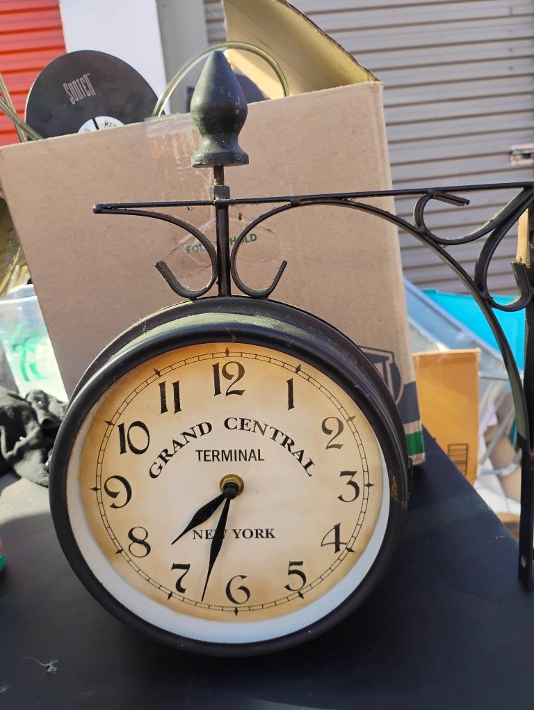 Two Sided Grand Central Replica Clock