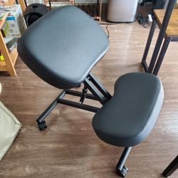 Like New Kneeling Chair