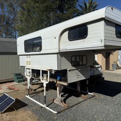 Alaskan 10’  Pop Up Truck Camper