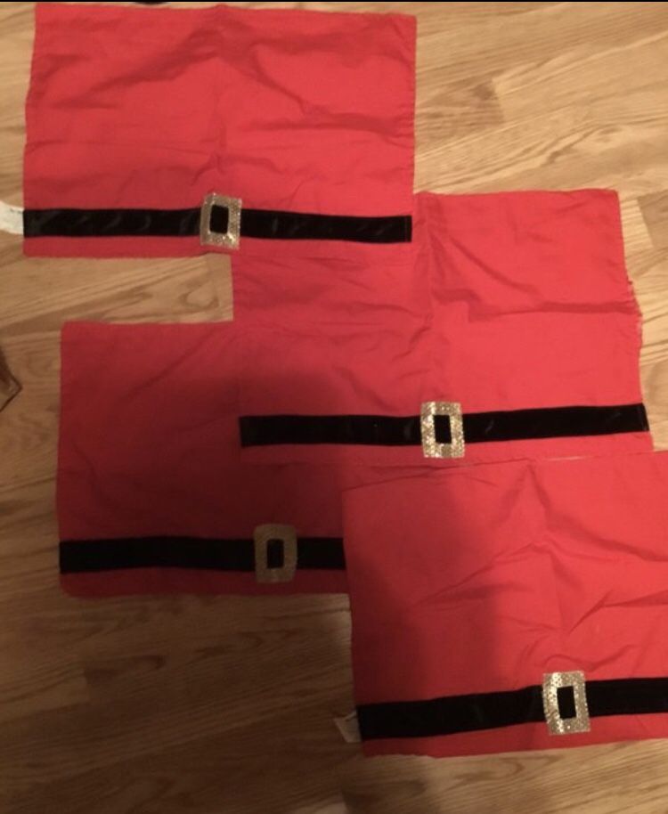 (4) PIER ONE IMPORTS ST. NICHOLAS SQUARE BELT RED, BLACK AND WHITE RECTANGLE PLACE MATS