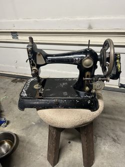 Windsor Vintage Sowing Machine 
