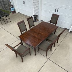 Dinning Room Table With Six Chairs $180