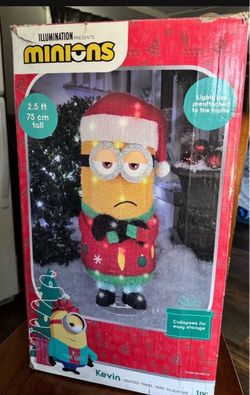 Tinsel Yard Sculpture Minion Kevin in Santa Hat 28"