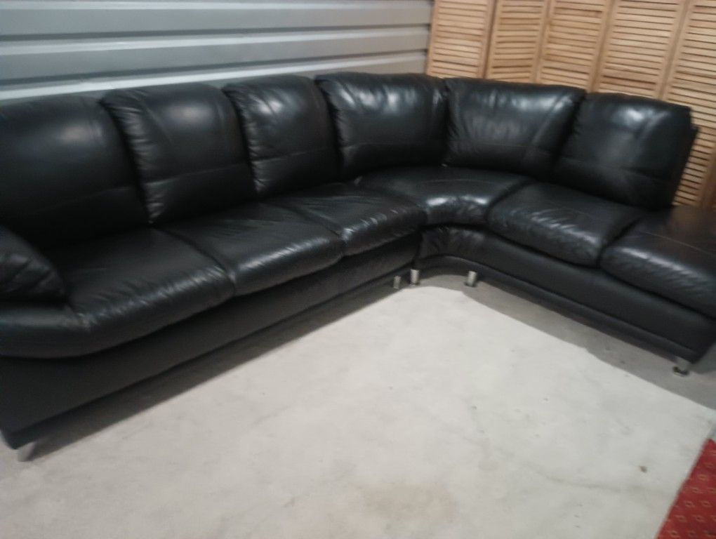 SECTIONAL GENUINE LEATHER  Black COLOR.. DELIVERY SERVICE AVAILABLE 🚚💥🚚