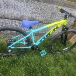 Trek Mountain Bike 