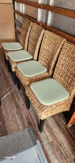 6 Wicker chairs 100 OBO