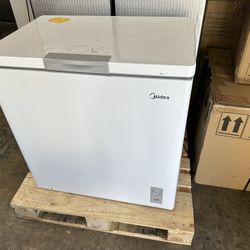 Midea Convertible Chest Freezer with Interior LED Light, 7.0 cu ft, White 