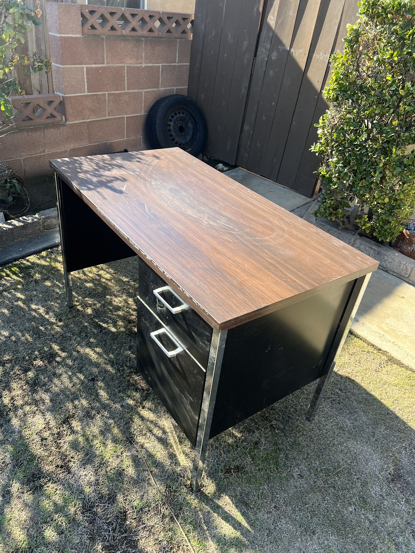 Desk for Sale in Bakersfield, CA OfferUp