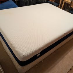 Queen Sized Memory Foam Mattress And Box Spring