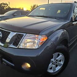 2011 Nissan Pathfinder SV