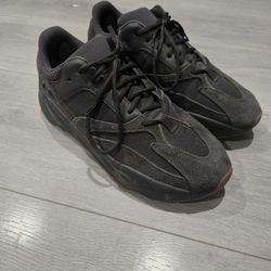 Adidas Yeezy 700 Utility Black Men's Size 12