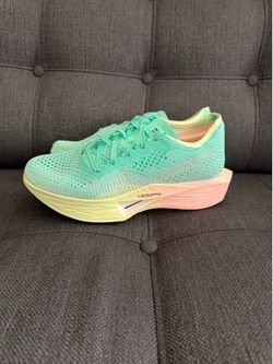 Nike ZoomX Vaporfly 3 Size W8.5/M10