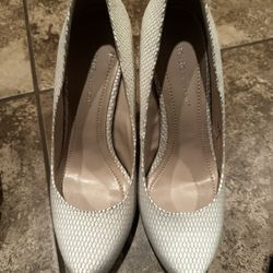 Women’s BCBG High Heel Shoes Size 7.5