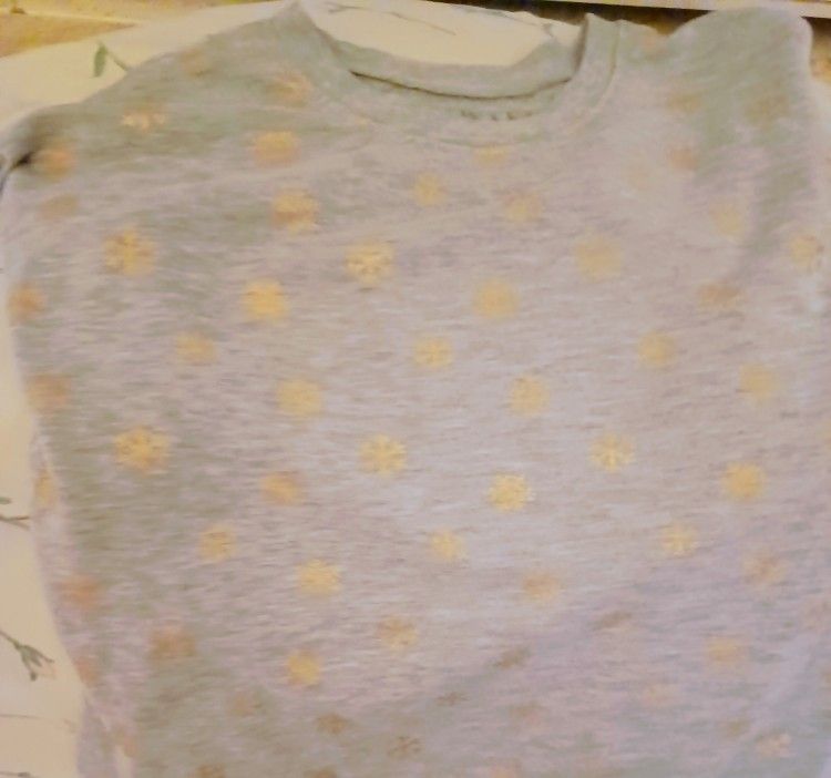 Junior Girls Large Sweater 