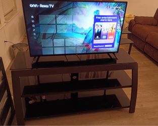 ONN Roku Smart TV & Stand