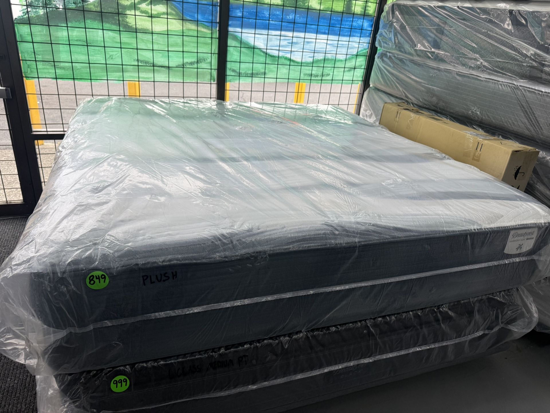 KING SIZE SIMMONS BEAUTYREST HARMONY LUX HYBRID MATTRESS & BOX SPRINGS BED SET