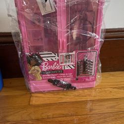 NEW Barbie Fashionistas Ultimate Closet & Clothes Hangers; Doll Accessories