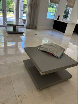 2 coffee table like new