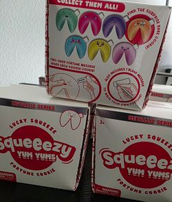 Fortune cookie squeezy