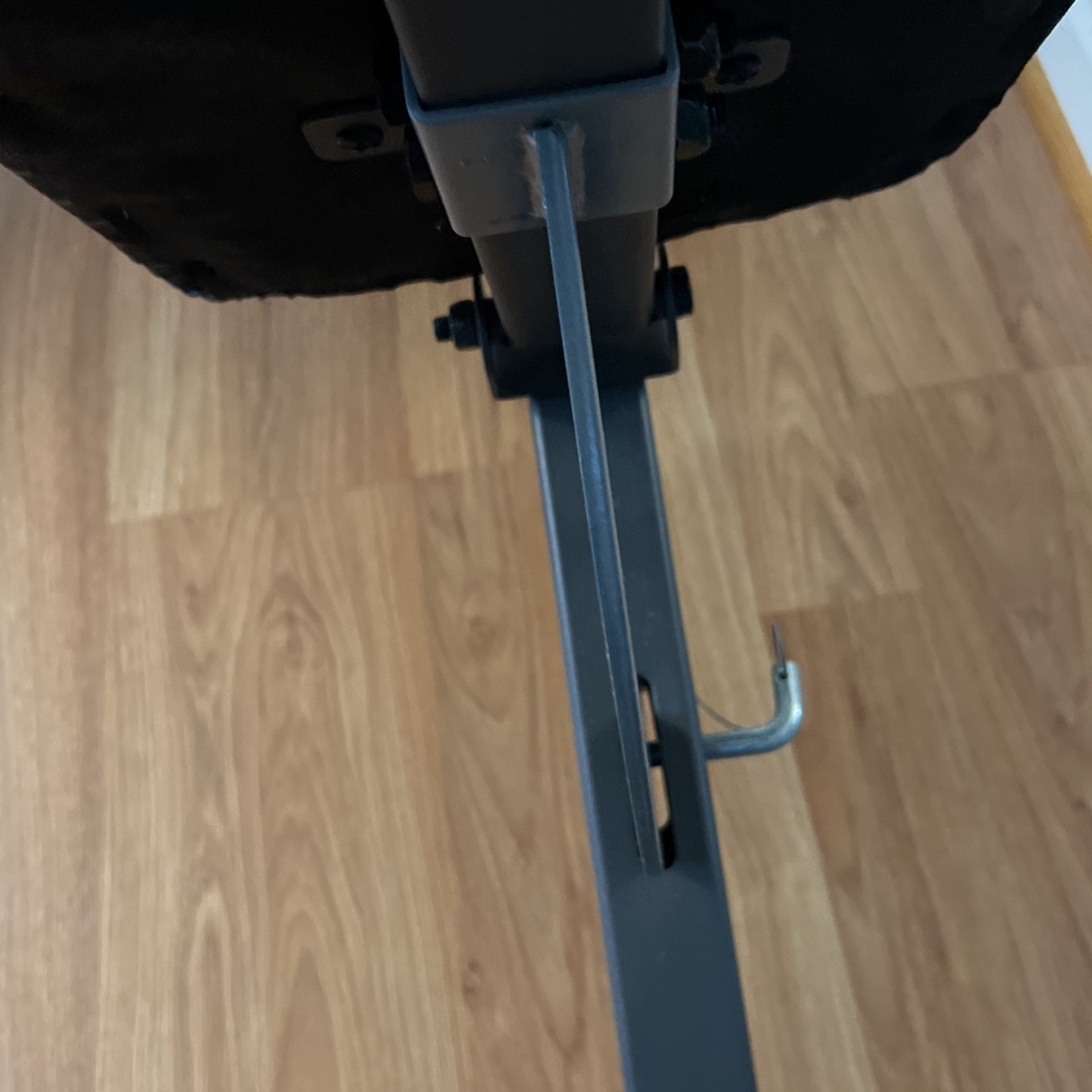Weider pro 225 l adjustable exercise bench with integrated leg lockdown and exercise chart hotsell