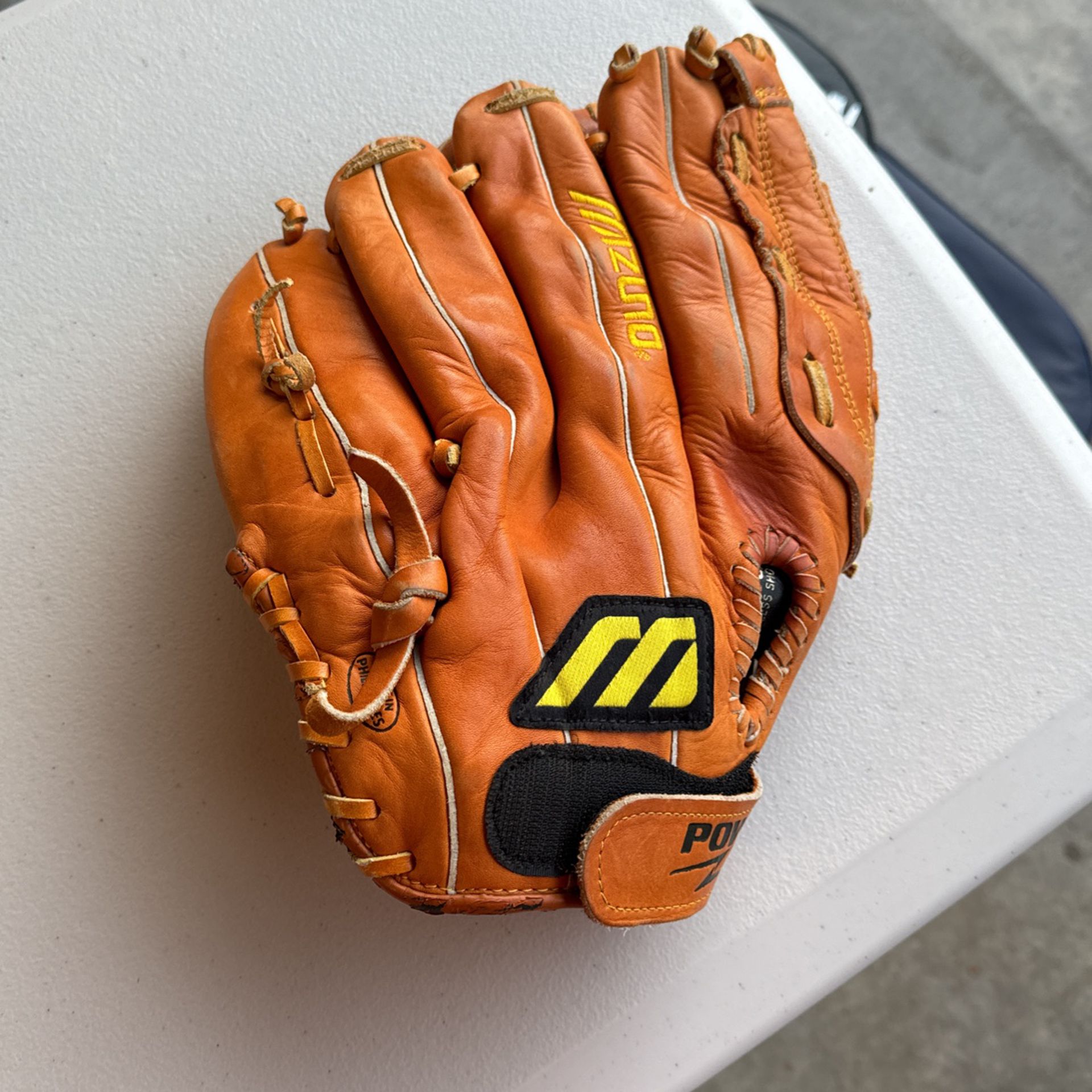 Mizuno Leather Softball Glove Brown 13 Inch MZ1320 RHT Professional Model
