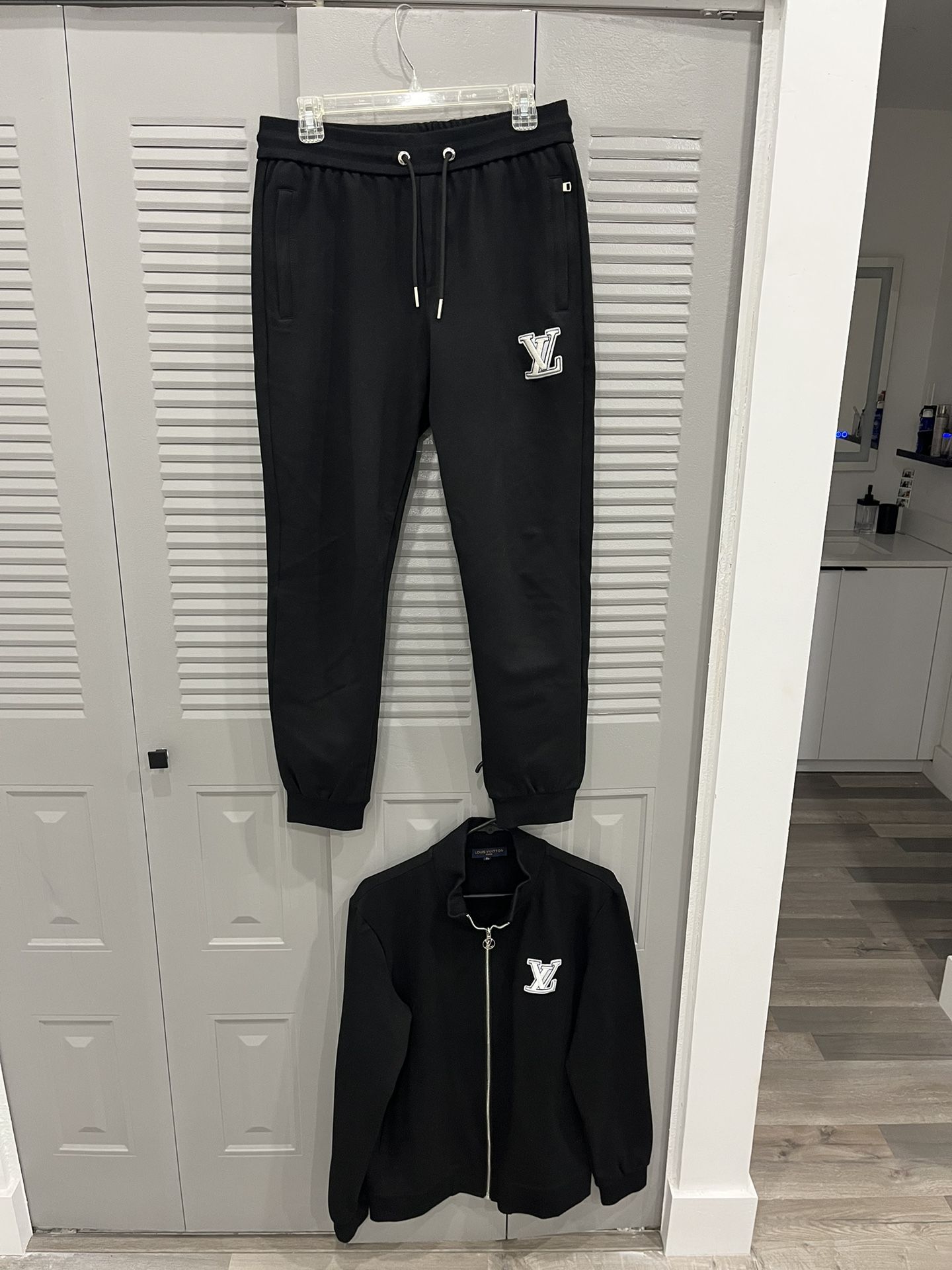 Men’s LV Jogger suit Large