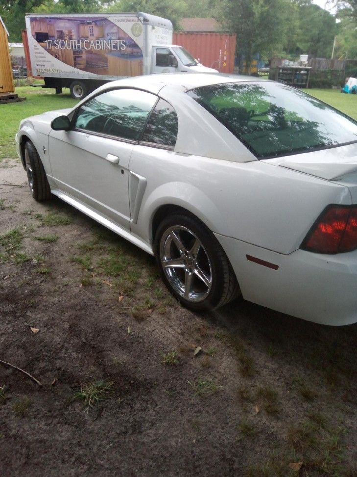 2000 Ford Mustang