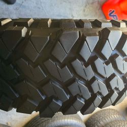 1 NITTO TIRE 40X13-50R17 ONE $300