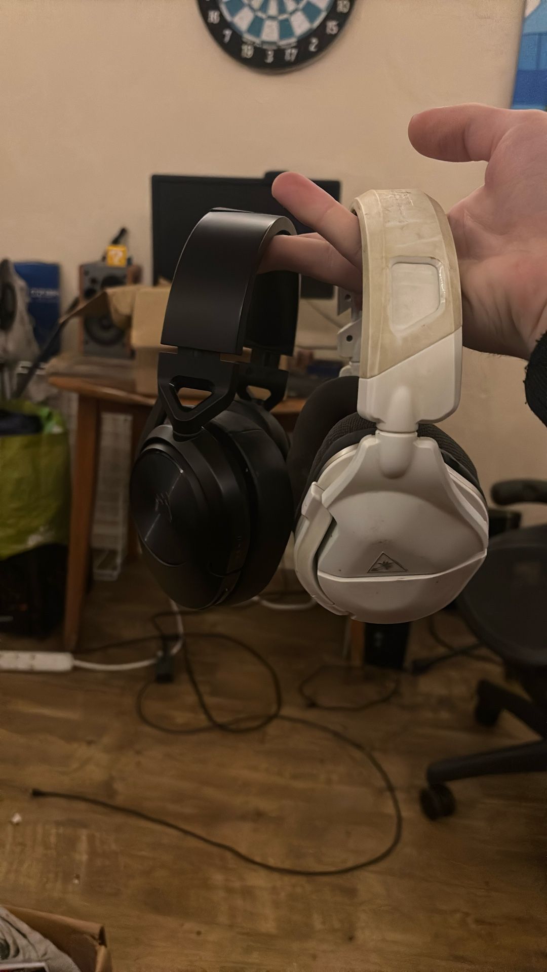 2 Bluetooth Headsets (READ DESCRIPTION)