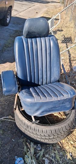 W123 drivers seat