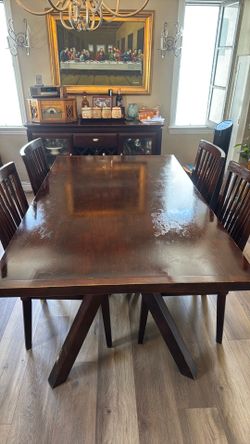 Table with 6 chairs