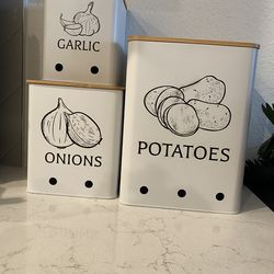 Vegetable storage containers
