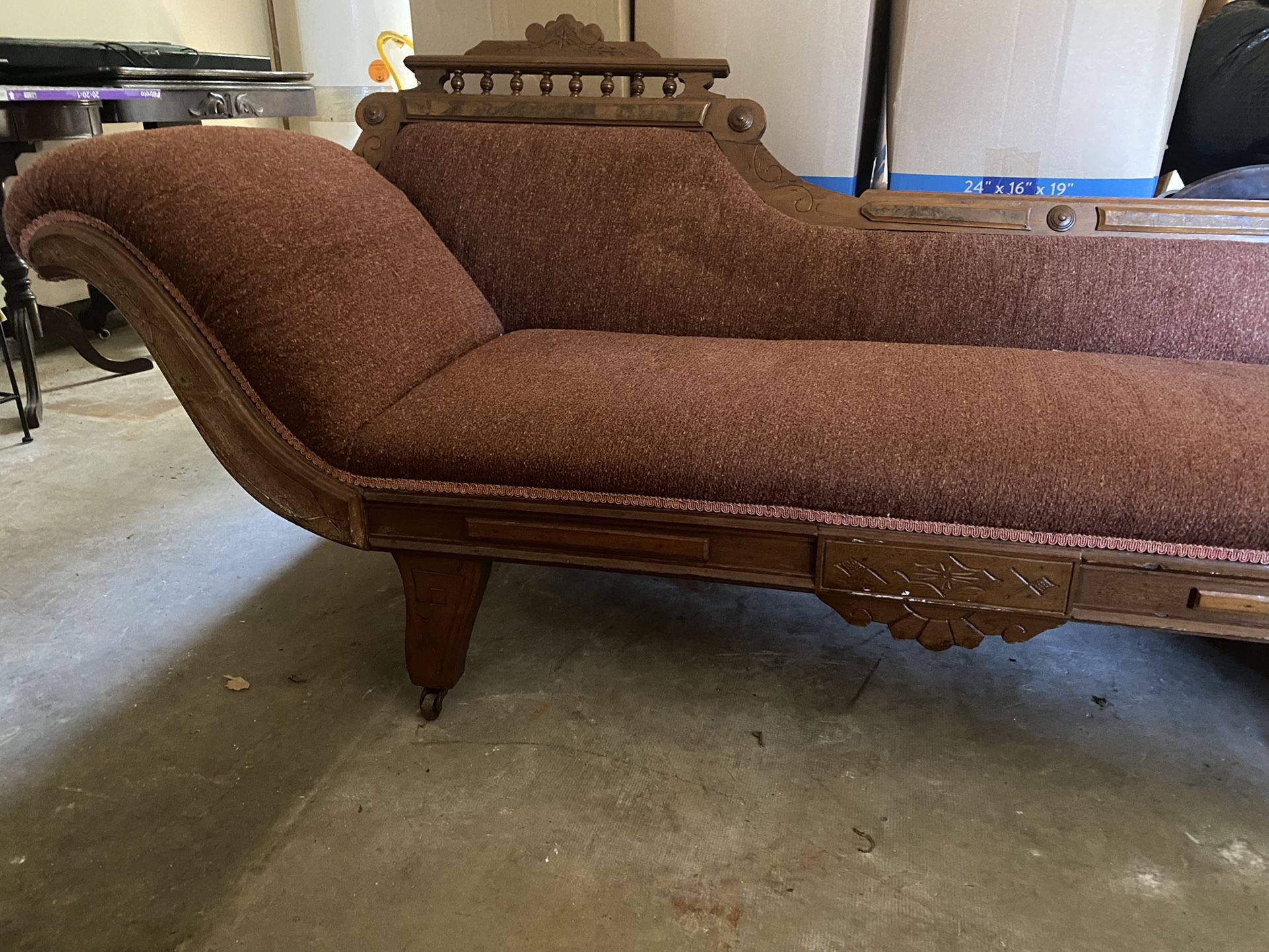EastLake Style Chaise Lounge (faint Couch) 