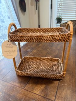 Woven bathroom tray