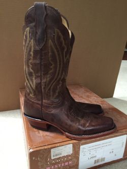 Ladies Western cowgirl boots by Justin