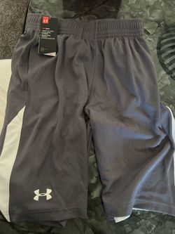 Under Armour new basketball shorts small
