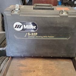 Miller S-32P Suitcase Feeder